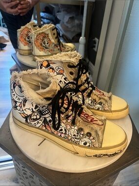 Ed Hardy, size 7, Canvas High-Top Sneakers w/ Black Laces & Colorful Skull Art